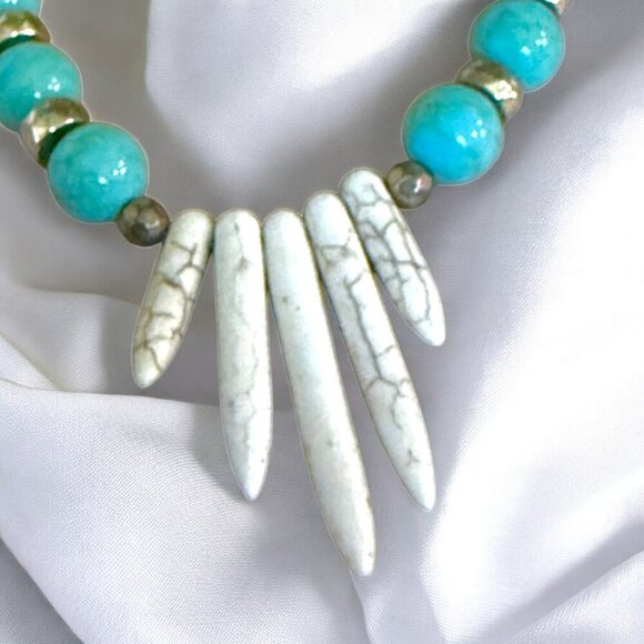 REIMAGINED Green Chalcedony Magnesite Bead Necklace Earring Set - Picture 4 of 9